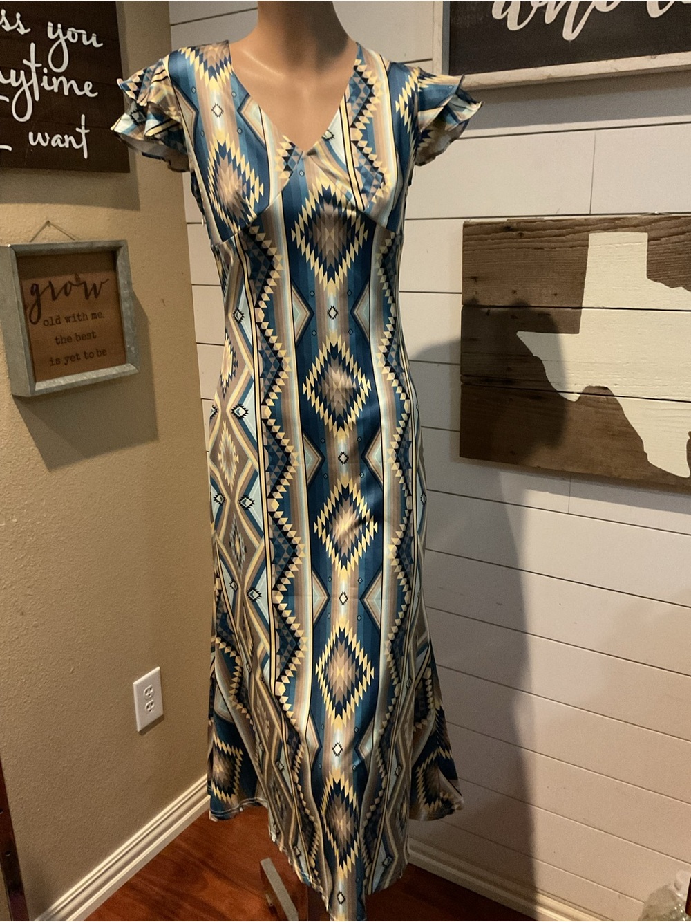 Lucky & Blessed Diamond Dust Dress Flutter Sleeves Women’s Size Small NWT